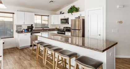 Beautifully Decorated Home,Avondale,PrivatePool