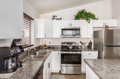 Beautifully Decorated Home,Avondale,PrivatePool