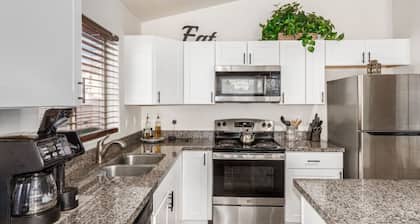 Beautifully Decorated Home,Avondale,PrivatePool