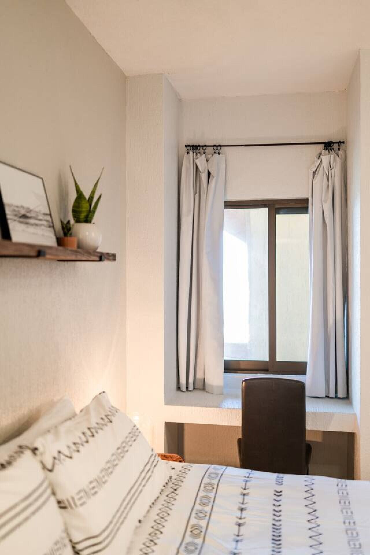 1 soverom, skrivebord, strykejern/-brett og wi-fi