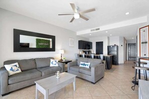 Living area - Beachfront|HeatedPool|SonoranSeaResort|511W (Puerto Peñasco)