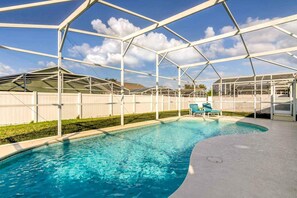 Ferienhaus, Mehrere Betten (Amanda's Cozy Clear Creek Vacation Ho) | Pool | Außenpool