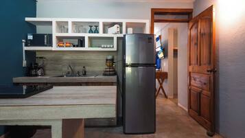 電子レンジ、コーヒー / ティーメーカー、調理器具と食器