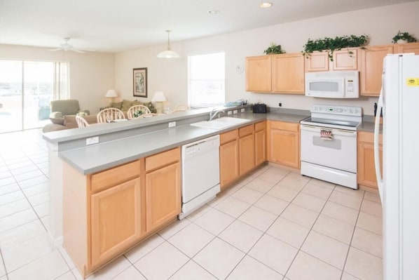 House, Multiple Beds (Julie's Highlands Reserve Vacation Ho) | Private kitchen