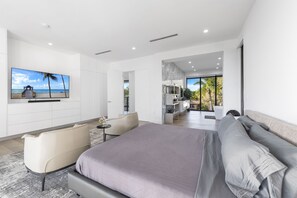 6 bedrooms, iron/ironing board, free WiFi, bed sheets - 6BR Villa Summercrest (Miami Shores)