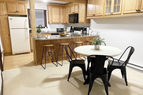 Frigorífic, microones, forn i placa de cuina