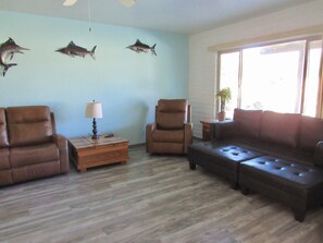 Smart TV, videogames, DVD player, livros