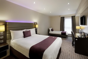 Family Triple Room | Bed sheets - Premier Inn Birmingham Cc Broad Street (Birmingham)