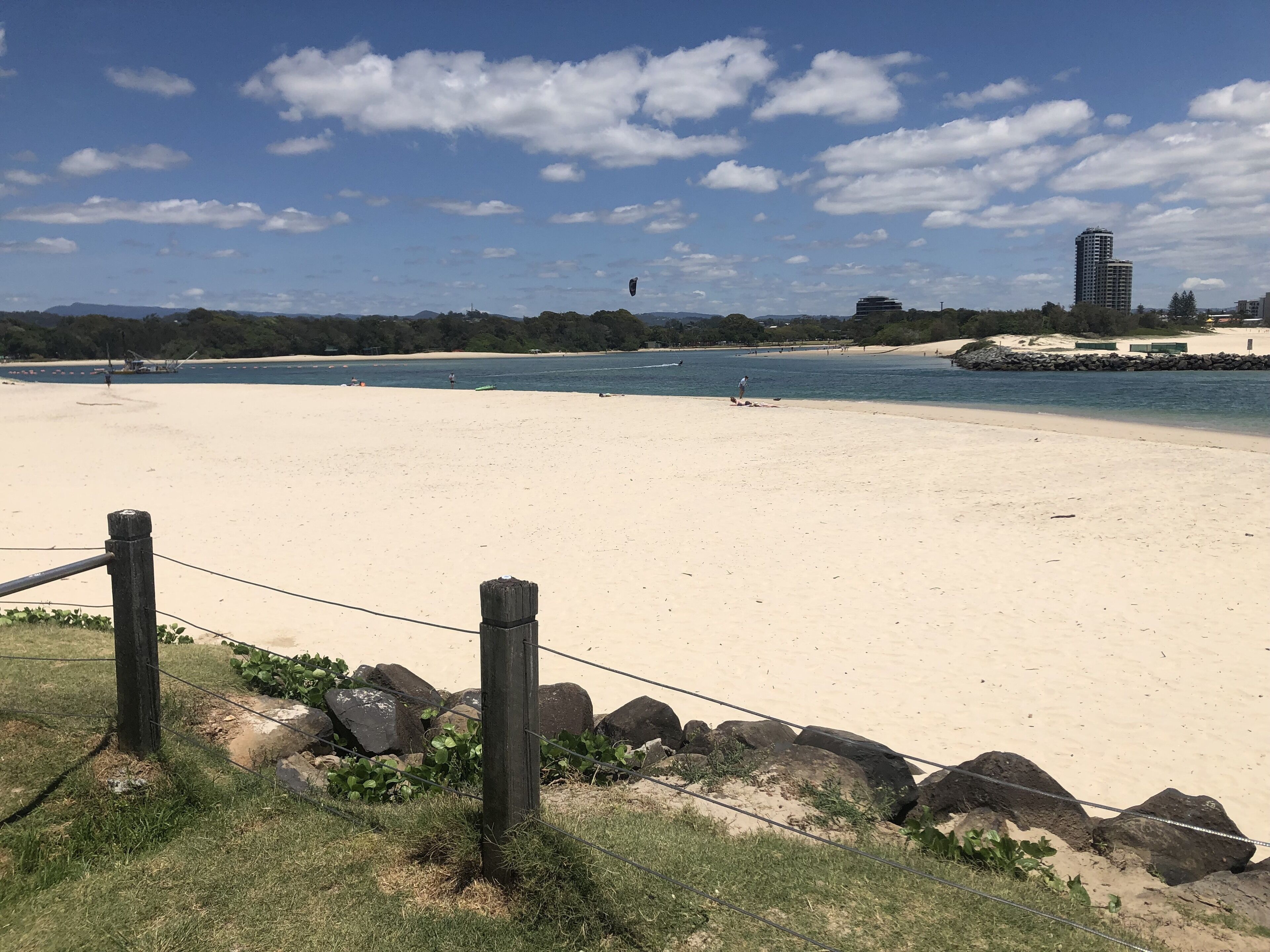 Cozy Currumbin Beach Shack - Pet Friendly 