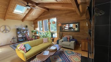 Smart TV, fireplace, computer monitors