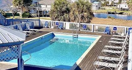 Cute Condo w/Pool, Close to Everything!