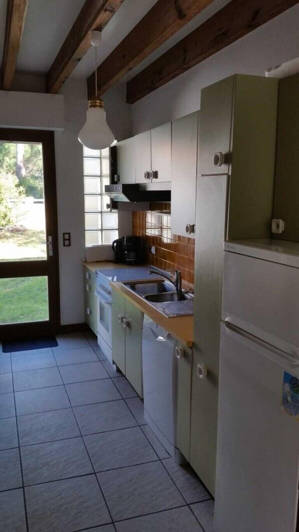 Fridge, dishwasher, cookware/dishes/utensils