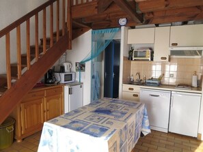 Kjøleskap, mikrobølgeovn, ovn og oppvaskmaskin