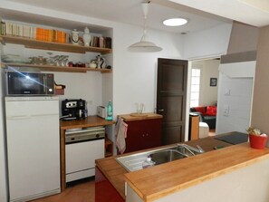 Kühlschrank, Mikrowelle, Ofen, Geschirrspüler