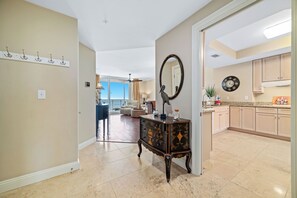 Interior - Direct Gulffront, Free Beach Service, Tony Hobbs, Owner 1104-1204-1804-1904 (Pensacola)