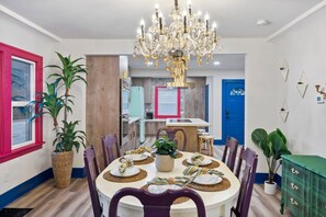 Dining - Casa Frida -Proctor/Old Town Victorian Retreat (Tacoma)