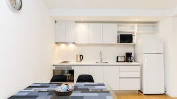 Refrigerador, microondas, horno, cafetera/tetera
