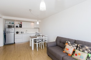 Apartment, Canal View | Living area | 43-inch Smart TV with cable channels, TV, table football - Pacífico Apartamentos Terrazas (Ushuaia)