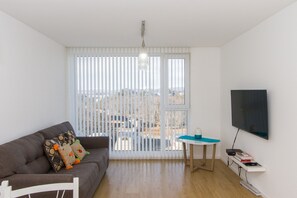 Apartment, Canal View | Living area | 43-inch Smart TV with cable channels, TV, table football - Pacífico Apartamentos Terrazas (Ushuaia)