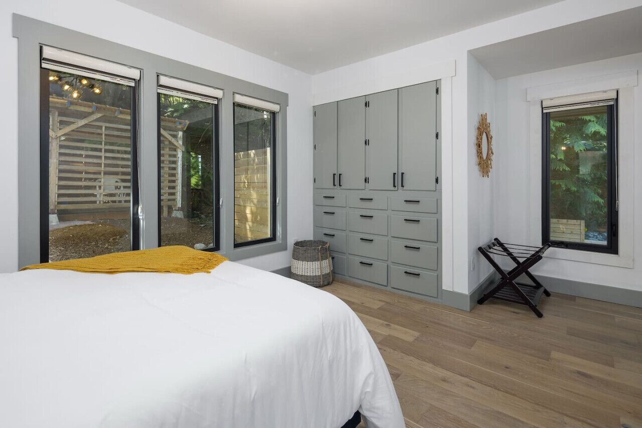 3 sovrum, skrivbord, strykjärn/strykbräda och resesäng