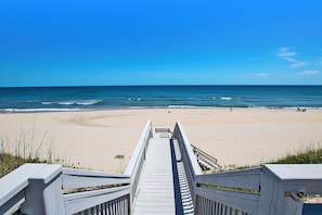 On the beach - OCEANFRONT, Private Beach Access, Gas Fireplace, Ocean Views, WL933, Tale of the Whale (Corolla)