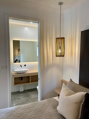 2 bedrooms, WiFi - New 2 bedroom unit, River views, Aircon, Wifi (Noosaville)