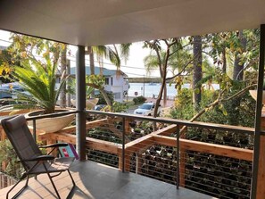 Terrace/patio - River Retreat, Water views, Aircon, Wifi. Smart TV (Noosaville)