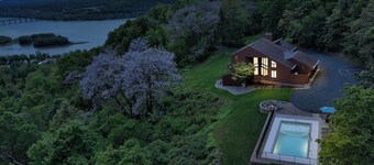 Mountain Retreat  ★ HEATED POOL ★  Amazing Views!