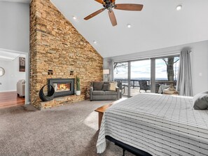 6 habitaciones, escritorio y tabla de planchar con plancha 