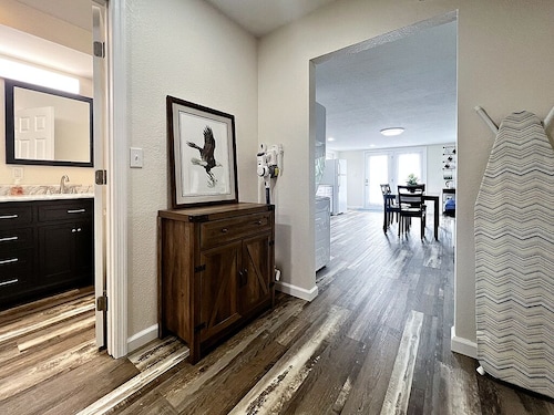 2-bedroom apartment just 17 minutes from University of Tennessee