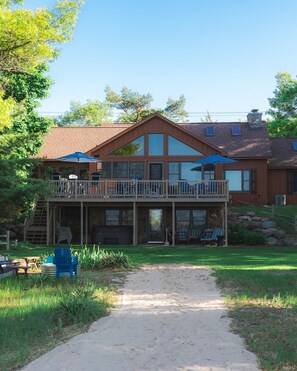 Exterior - Log Lover's Dream on Sand Point (Pigeon)