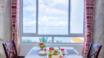 Free daily buffet breakfast