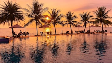 Outdoor pool, pool umbrellas, sun loungers