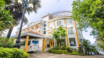 Mặt tiền nơi lưu trú