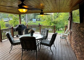 Casa, letti multipli (Smoky Mountain River Retreat #318) | Balcone