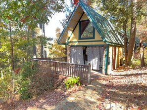 House, Multiple Beds (Deerly Loved #2846) | Property grounds