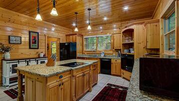 Casa, varias camas, vista a la montaña (Arrowhead Lodge #568) | Cocina privada