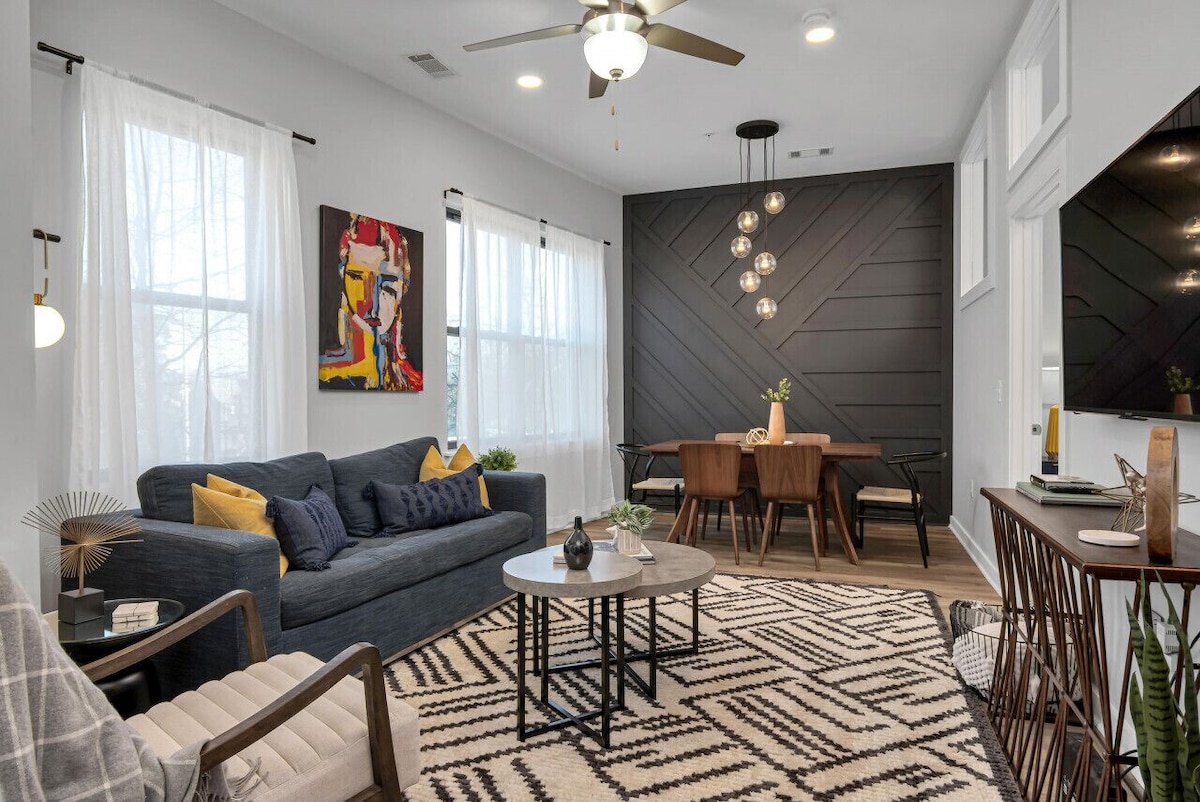 Lovely 2 Bedroom,3 Bed - Near Restaurants, Bars, Shopping + Vanderbilt & Belmont