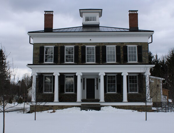 المنشأة من الخارج