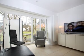 Fernseher, DVD-Player, Stereoanlage