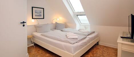 1 slaapkamer, een strijkplank/strijkijzer, wifi