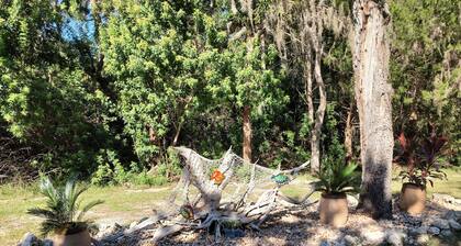 Escape to your cozy waterfront 2-bedroom cottage, kayaks & canoes included!