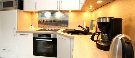 Refrigerador, microondas, horno y parrilla de estufa