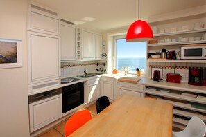 Mikrovågsugn, ugn och diskmaskin