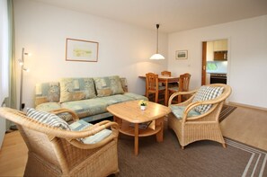 TV, DVD player, stereo - Museumstraße 16, Whg. 6 - Ferienwohnung mit 2- Zimmern auf ca. 45m² (Wyk auf Föhr)