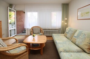 TV, DVD player, stereo - Museumstraße 16, Whg. 6 - Ferienwohnung mit 2- Zimmern auf ca. 45m² (Wyk auf Föhr)