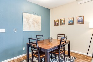 Dining - Beautiful 2-Bedroom Park View (Cheyenne)