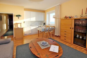 Micro-ondas, fogão, lava-louças