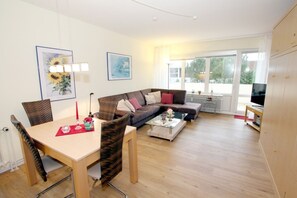 Fernseher, DVD-Player, Stereoanlage