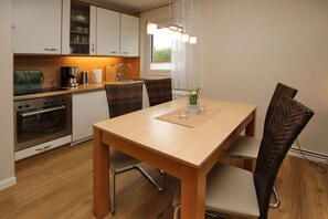 Oven, dishwasher, coffee/tea maker, toaster